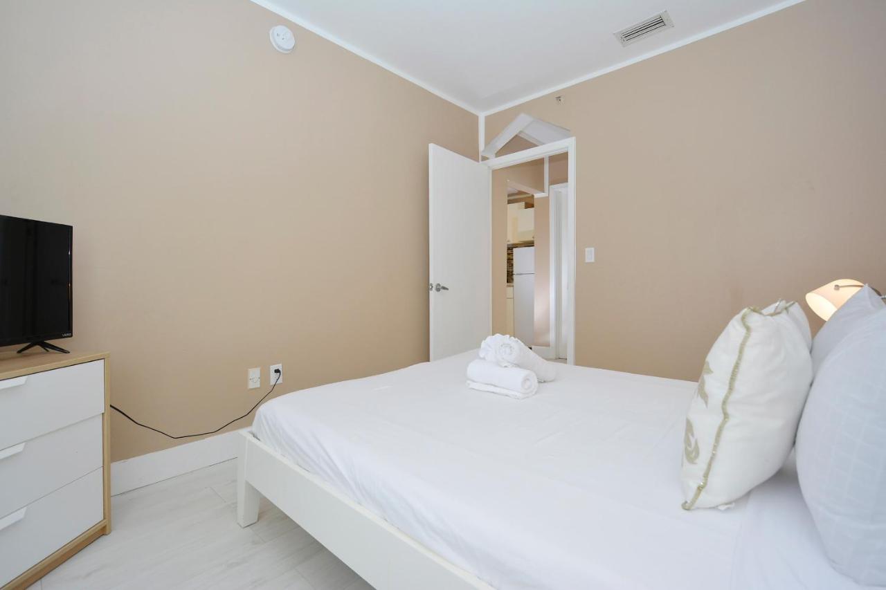 Ocean Drive Beach Apartments ไมอามีบีช ภายนอก รูปภาพ